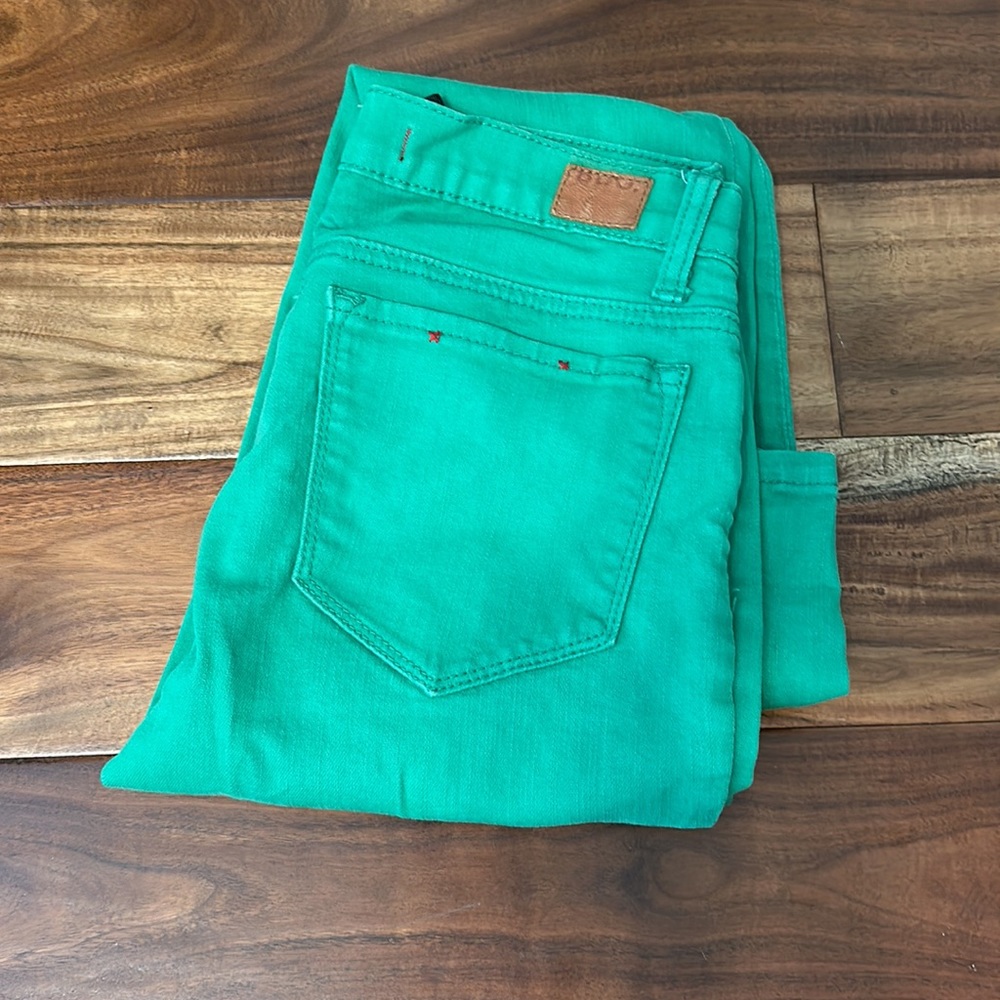 Green cigarette mid rise Jeans 25 x 30.